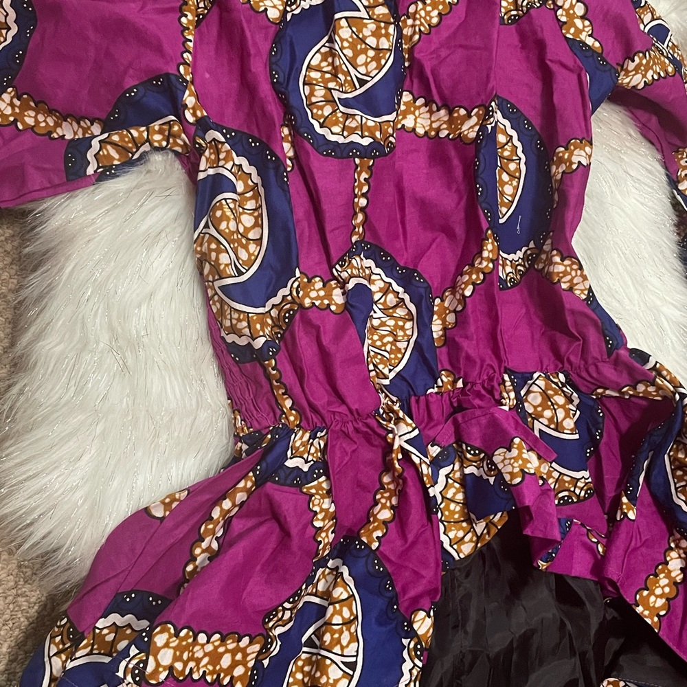 Vibrant Patterned African Custom - image 1